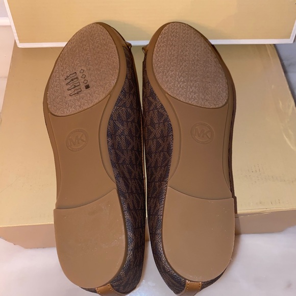 Michael Kors Signature Print Gale Flats, Size 7.5, Color: Brown - Picture 5 of 10